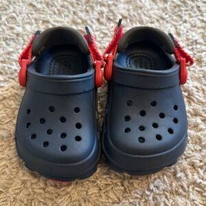 Size 4, Blue Infant Crocs with adjustable backs.